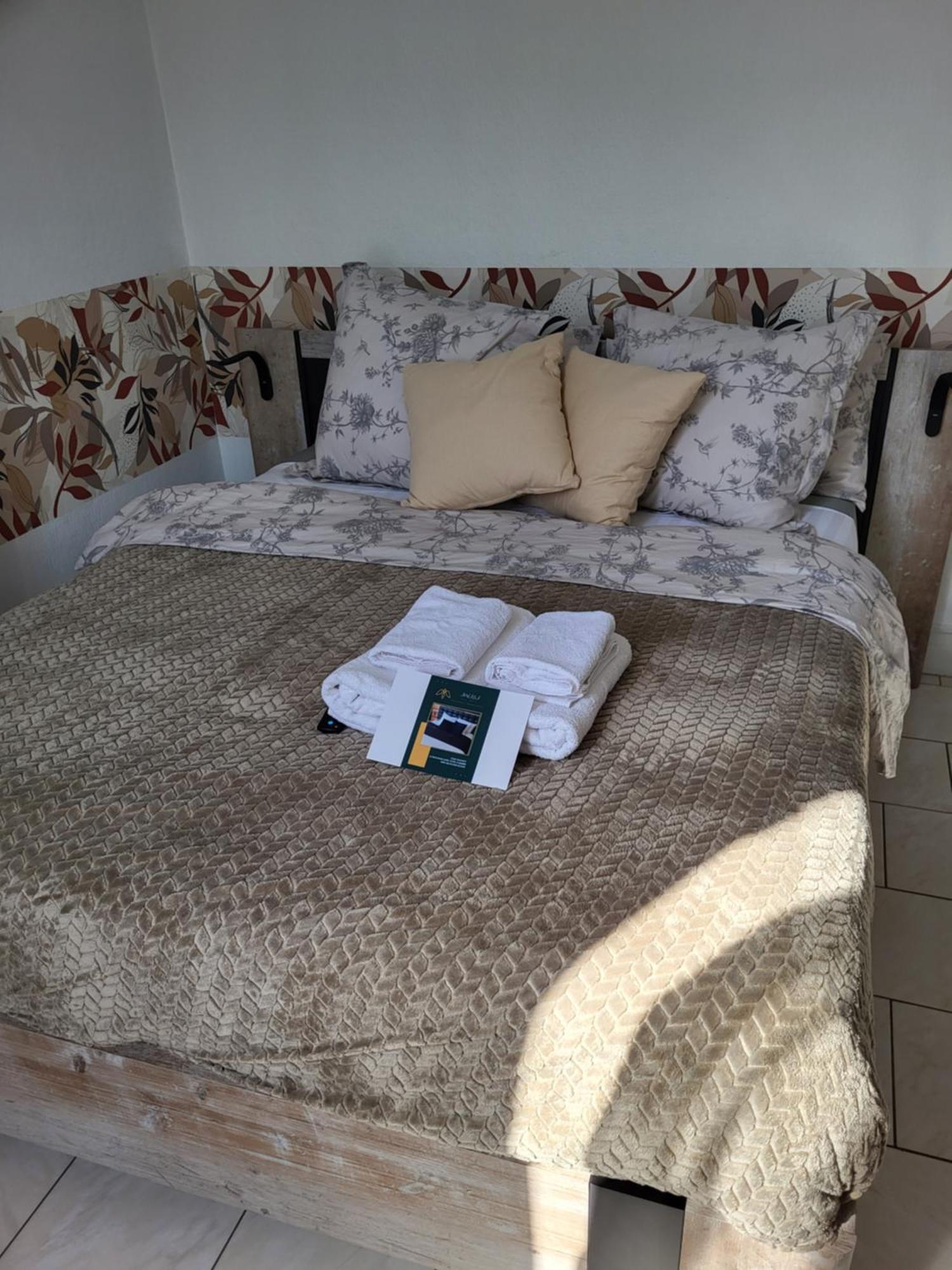 Akwaba Chez Ouli Hotel Levens Luaran gambar